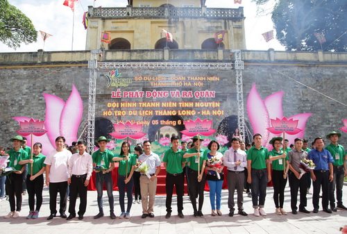 Lễ ra quân đội hình thanh niên tình nguyện “Hỗ trợ du lịch Thăng Long - Hà Nội”